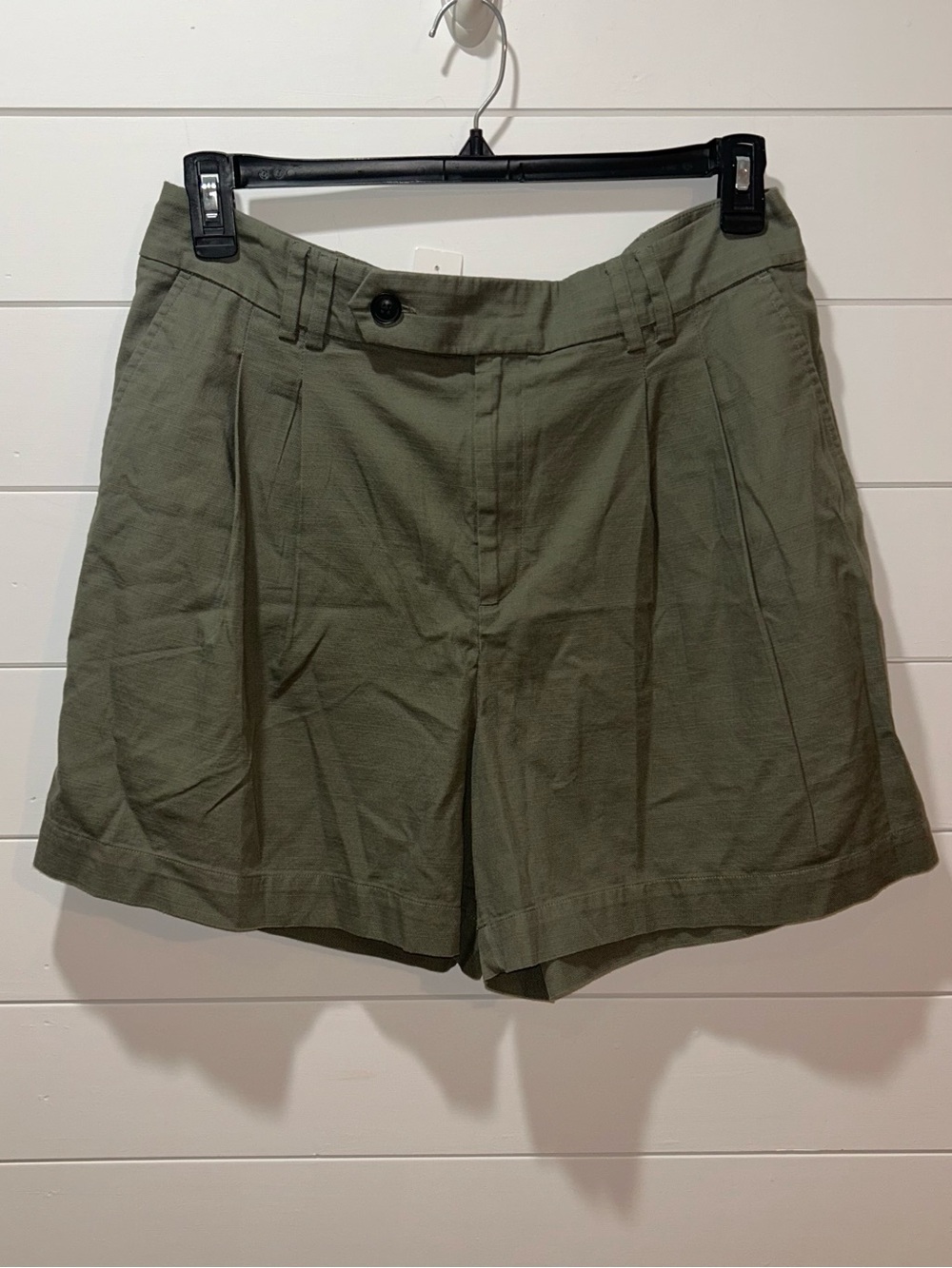 Loft women’s size 10 army green pleated shorts, high waisted old money NWT